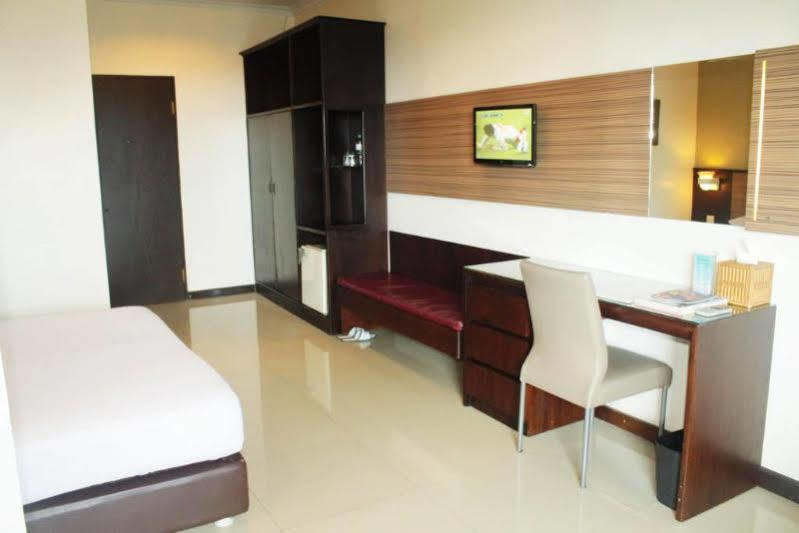 Oyo 628 Losari Metro Makassar Extérieur photo