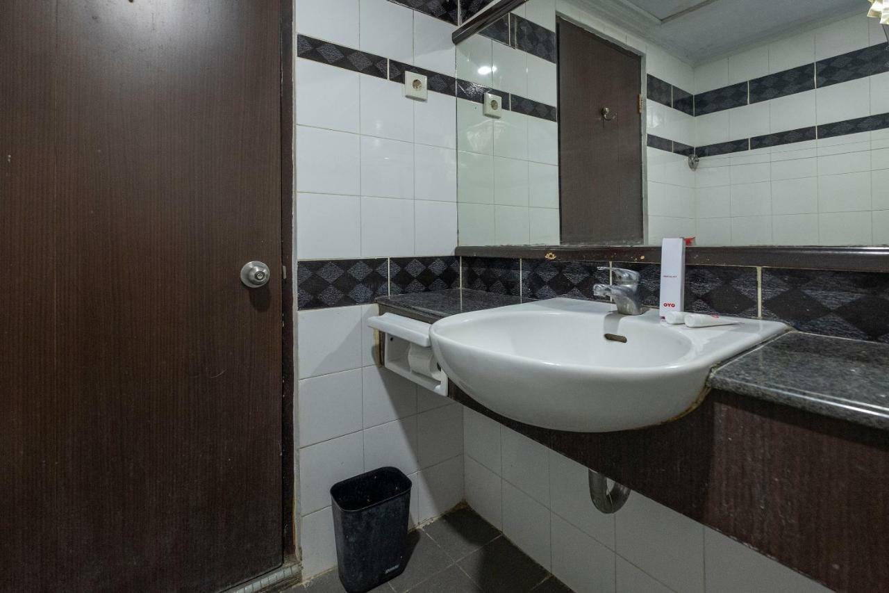 Oyo 628 Losari Metro Makassar Extérieur photo